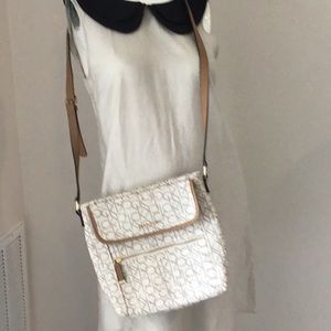 CALVIN KLEIN purse like new